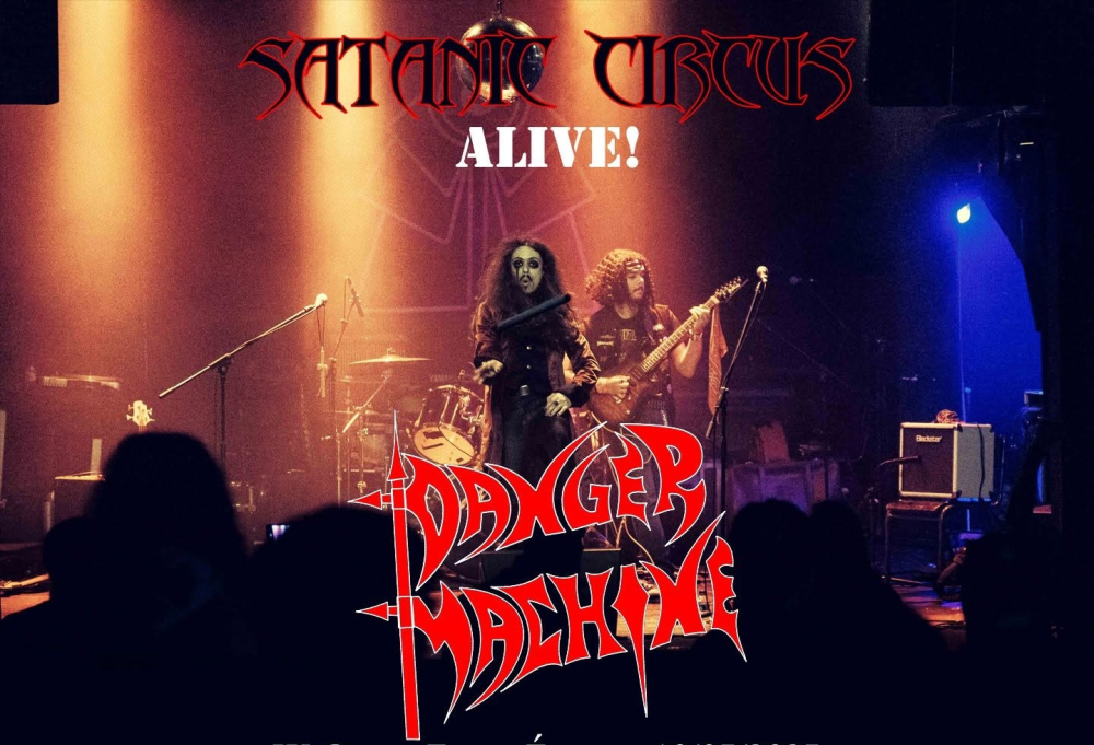 Danger Machine em palco durante o ciclo Satanic Circus