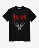 T-shirt Heavy Metal Força Bruta preta com lettering vermelho e mãos esqueléticas em cinza