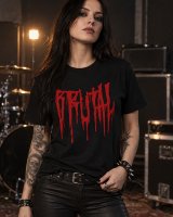 Metaleira com T-shirt Brutal Força Bruta, visual alternativo e tatuagens, em bastidores de concerto